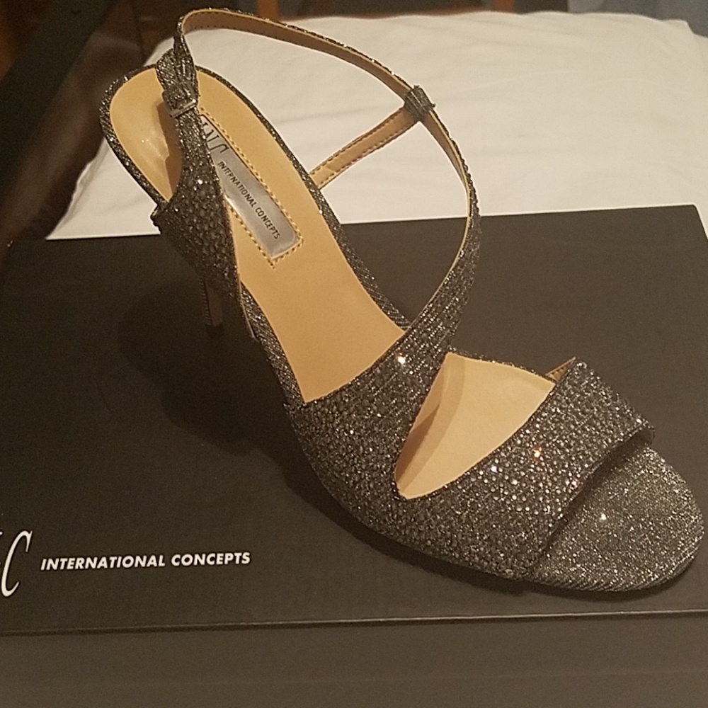 Shoes - Picture 2 of 5